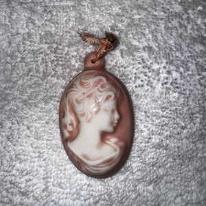 Elegant Cameo Pendant Necklace